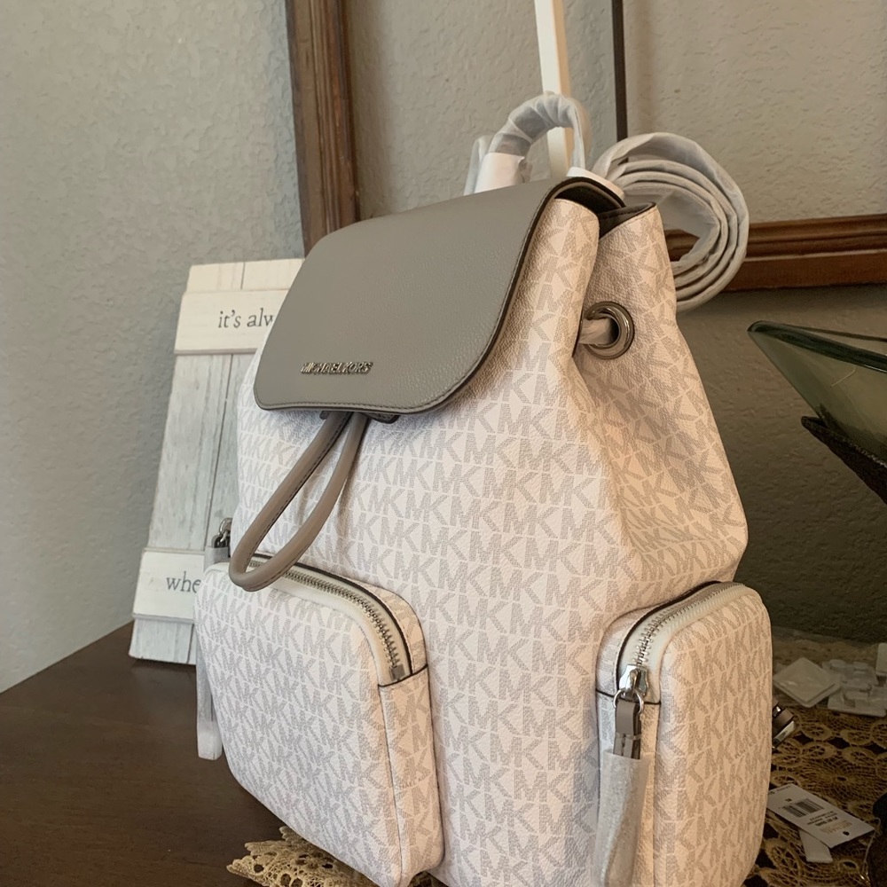 New MK backpack 🦋 large - Picture 7 of 8